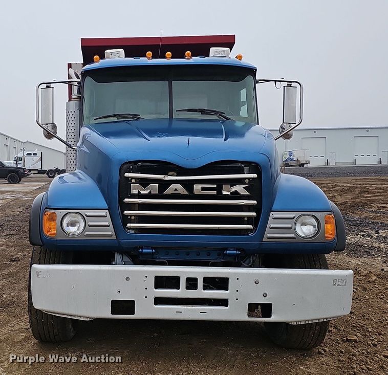 image for item DQ8664 2002 Mack CV713 dump truck
