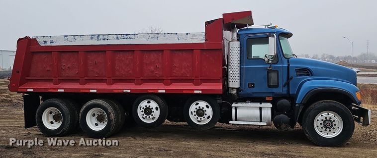 image for item DQ8664 2002 Mack CV713 dump truck