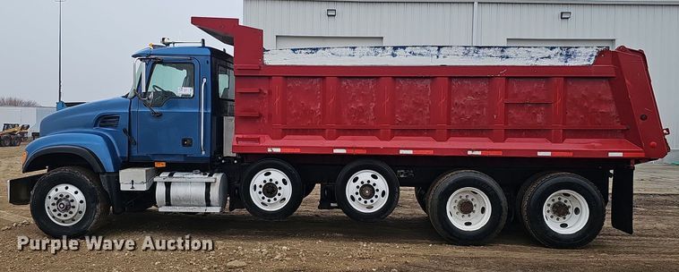image for item DQ8664 2002 Mack CV713 dump truck