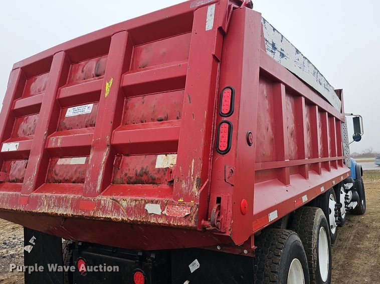 image for item DQ8664 2002 Mack CV713 dump truck