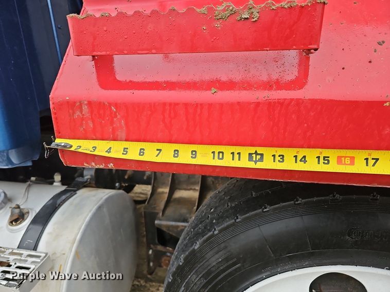 image for item DQ8664 2002 Mack CV713 dump truck