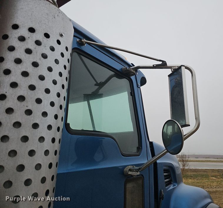 image for item DQ8664 2002 Mack CV713 dump truck