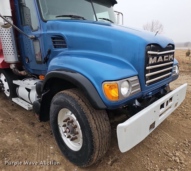 image for item DQ8664 2002 Mack CV713 dump truck