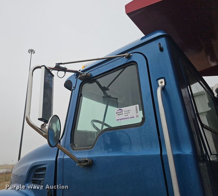 image for item DQ8664 2002 Mack CV713 dump truck