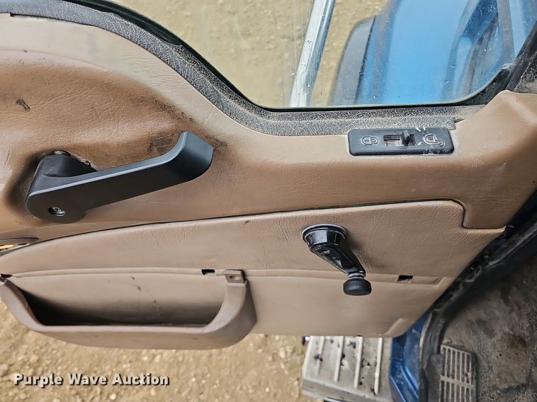 image for item DQ8664 2002 Mack CV713 dump truck