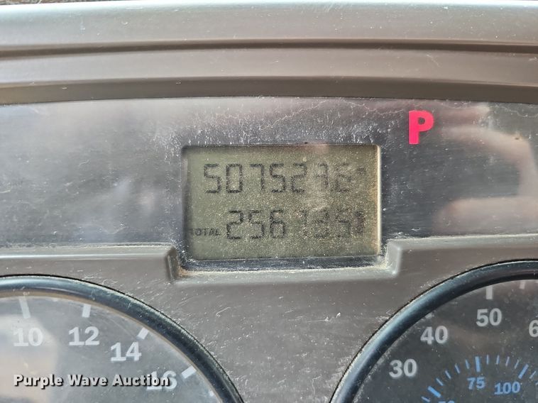 image for item DQ8664 2002 Mack CV713 dump truck