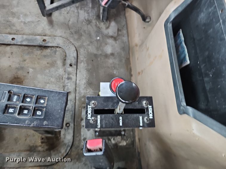 image for item DQ8664 2002 Mack CV713 dump truck