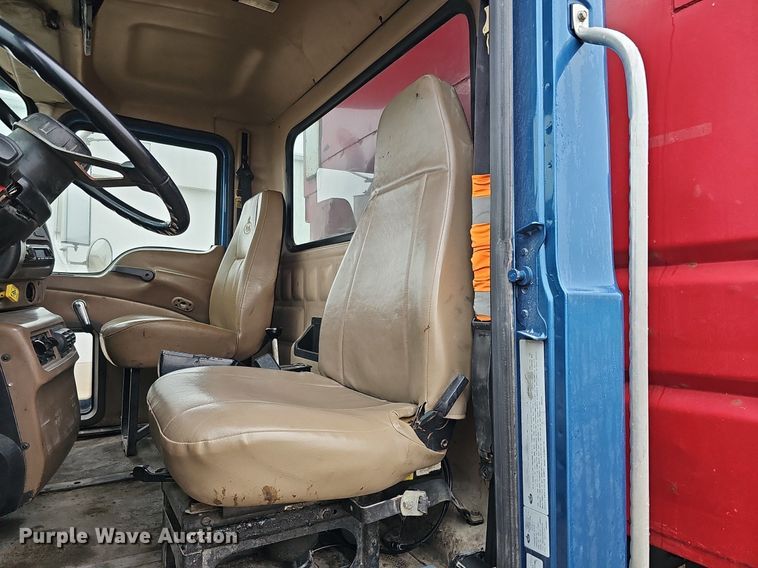 image for item DQ8664 2002 Mack CV713 dump truck