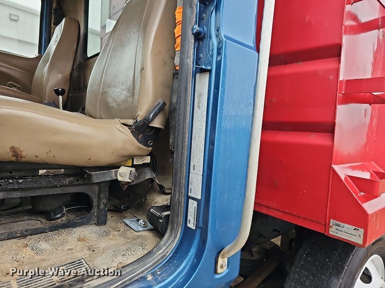 image for item DQ8664 2002 Mack CV713 dump truck