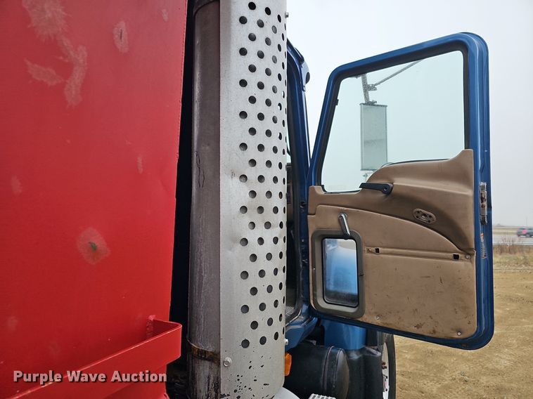 image for item DQ8664 2002 Mack CV713 dump truck