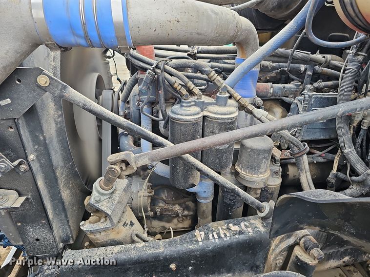 image for item DQ8664 2002 Mack CV713 dump truck