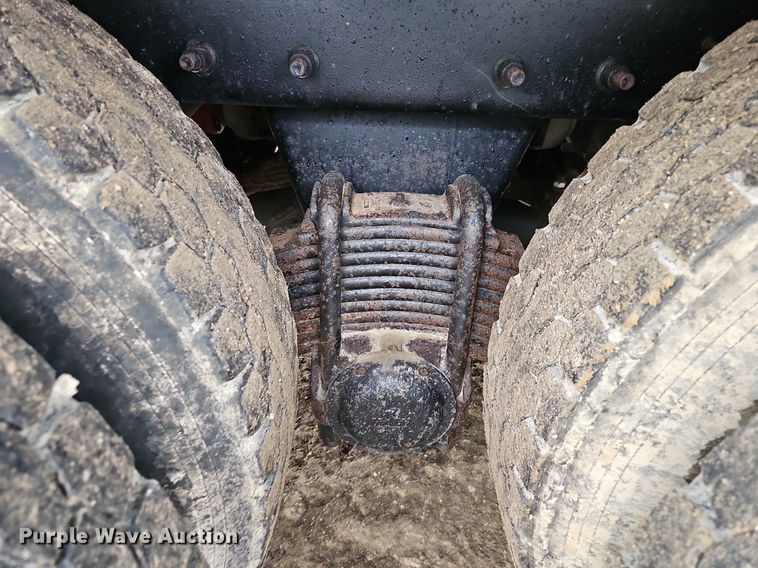 image for item DQ8664 2002 Mack CV713 dump truck