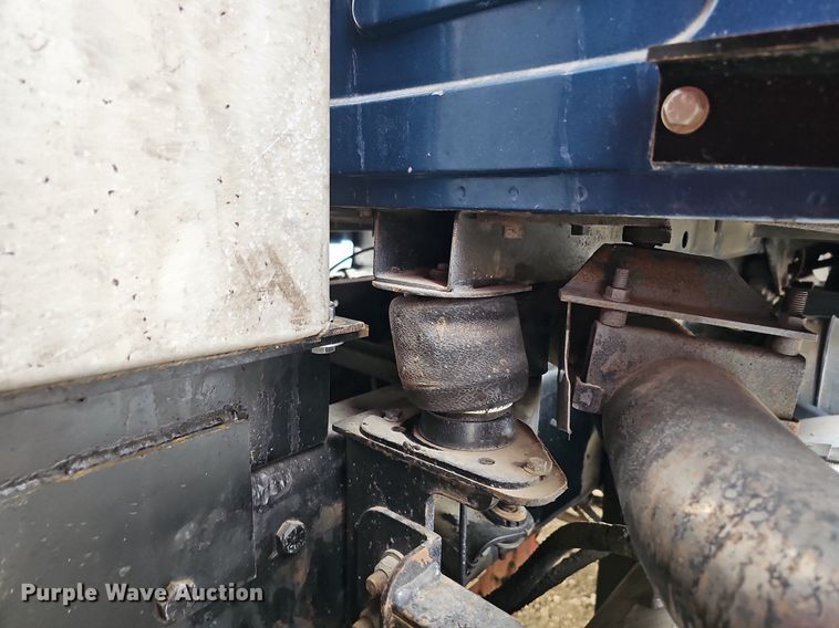 image for item DQ8664 2002 Mack CV713 dump truck