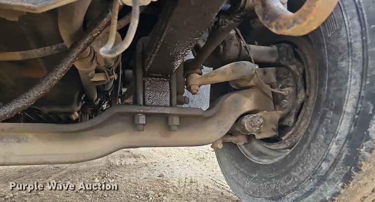 image for item DQ8664 2002 Mack CV713 dump truck