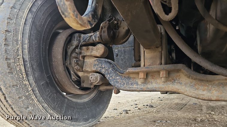 image for item DQ8664 2002 Mack CV713 dump truck