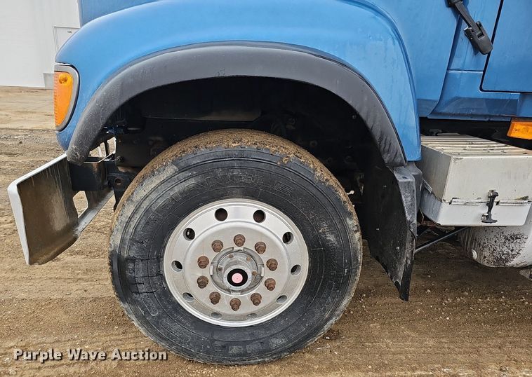 image for item DQ8664 2002 Mack CV713 dump truck