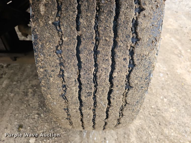 image for item DQ8664 2002 Mack CV713 dump truck