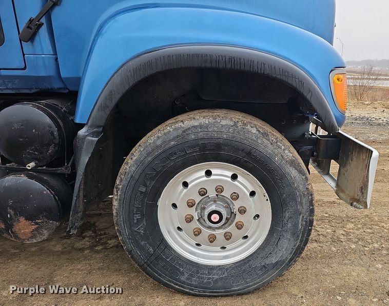 image for item DQ8664 2002 Mack CV713 dump truck