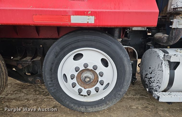 image for item DQ8664 2002 Mack CV713 dump truck