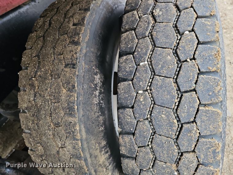 image for item DQ8664 2002 Mack CV713 dump truck