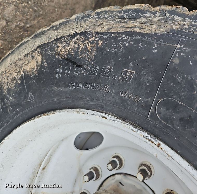 image for item DQ8664 2002 Mack CV713 dump truck