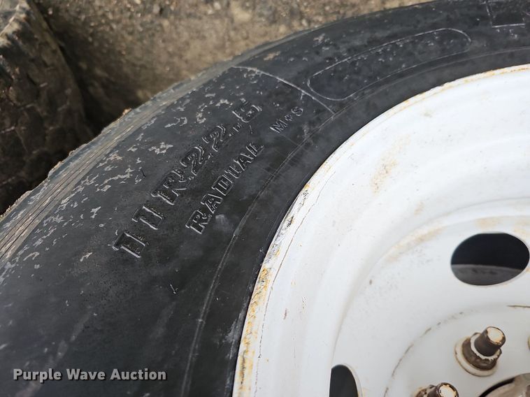 image for item DQ8664 2002 Mack CV713 dump truck