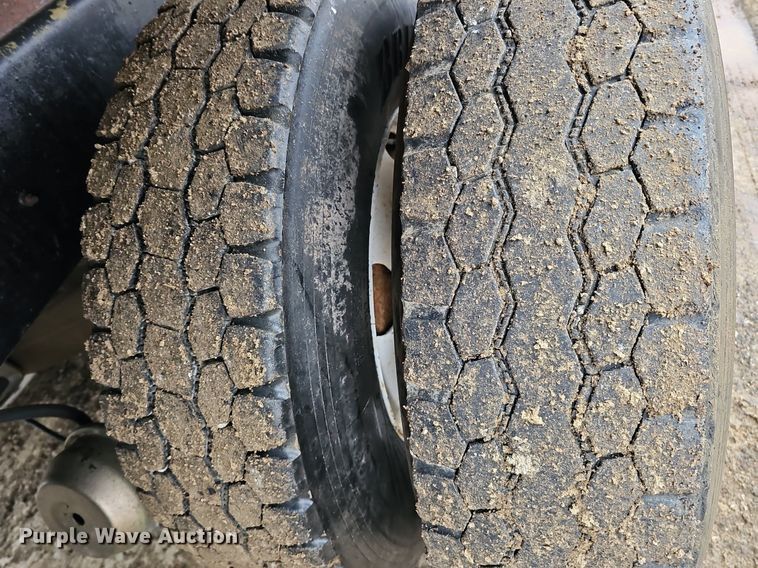 image for item DQ8664 2002 Mack CV713 dump truck