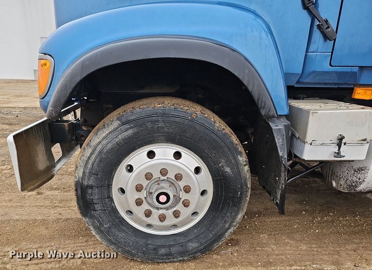 image for item DQ8664 2002 Mack CV713 dump truck