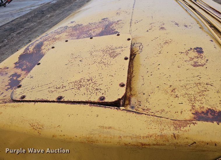 image for item DQ8666 1978 Caterpillar 613B water wagon