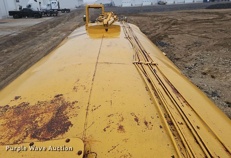 image for item DQ8666 1978 Caterpillar 613B water wagon