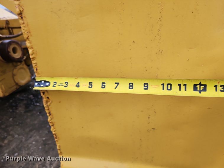 image for item DQ8666 1978 Caterpillar 613B water wagon