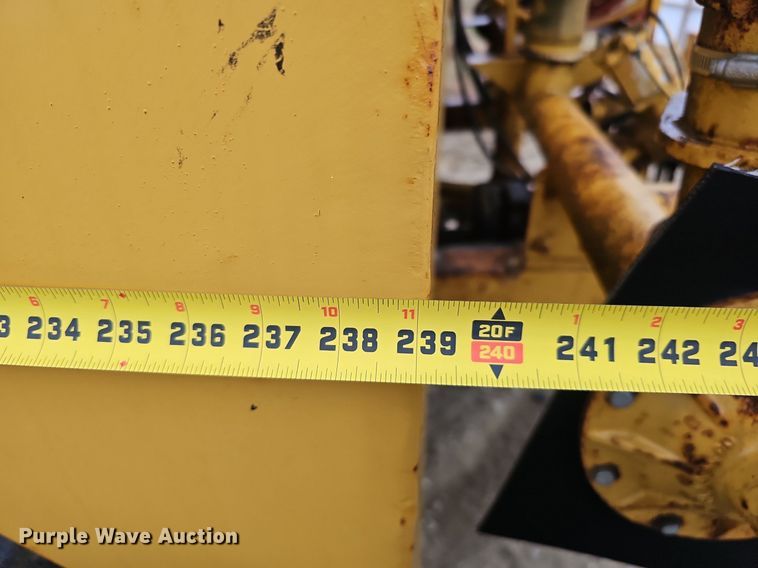 image for item DQ8666 1978 Caterpillar 613B water wagon