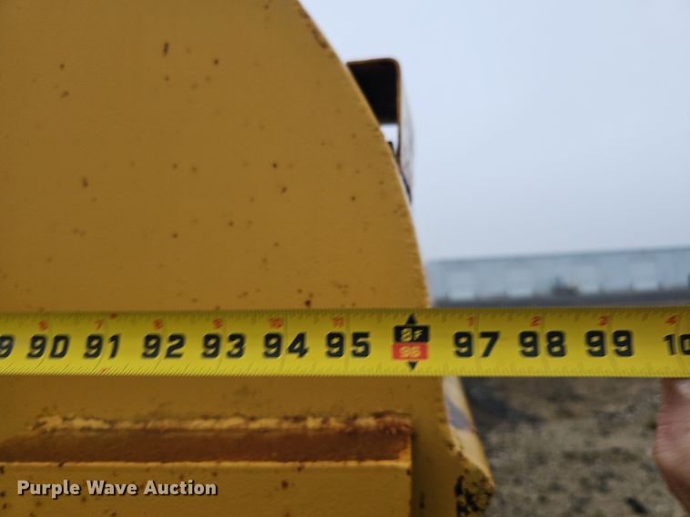 image for item DQ8666 1978 Caterpillar 613B water wagon