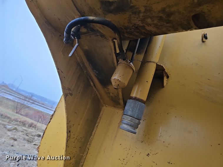 image for item DQ8666 1978 Caterpillar 613B water wagon