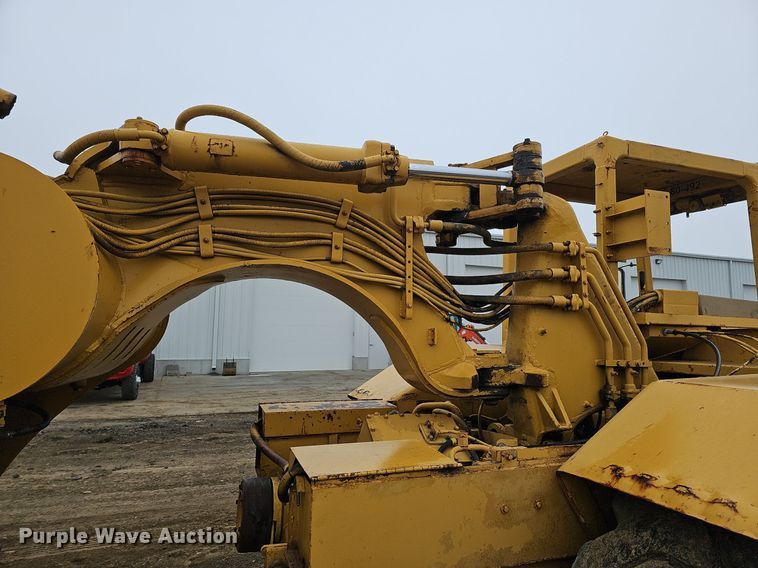 image for item DQ8666 1978 Caterpillar 613B water wagon