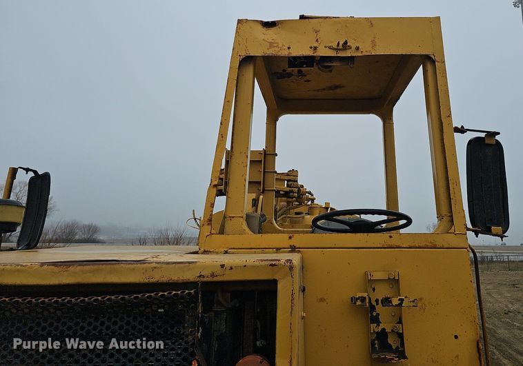 image for item DQ8666 1978 Caterpillar 613B water wagon