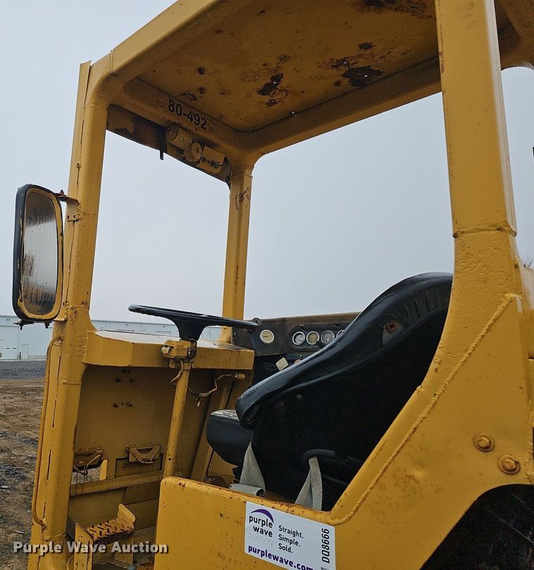 image for item DQ8666 1978 Caterpillar 613B water wagon