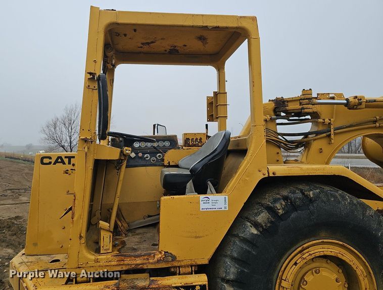 image for item DQ8666 1978 Caterpillar 613B water wagon