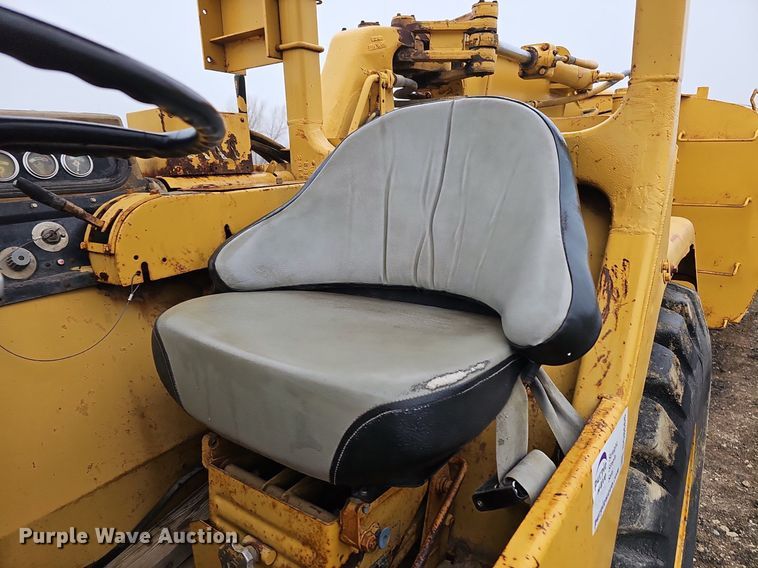 image for item DQ8666 1978 Caterpillar 613B water wagon