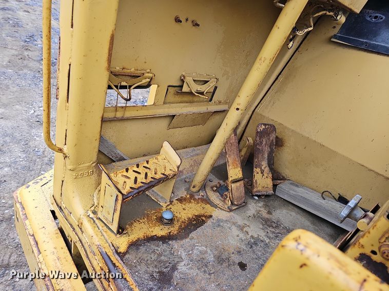 image for item DQ8666 1978 Caterpillar 613B water wagon