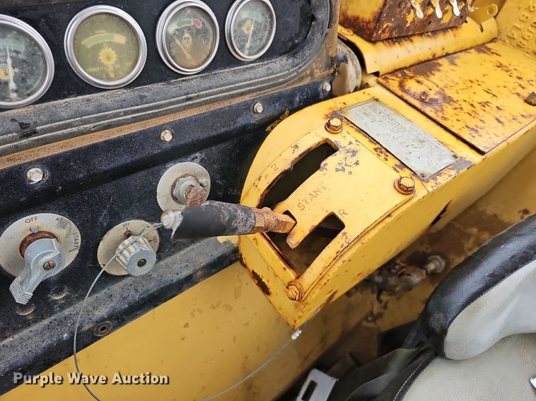 image for item DQ8666 1978 Caterpillar 613B water wagon