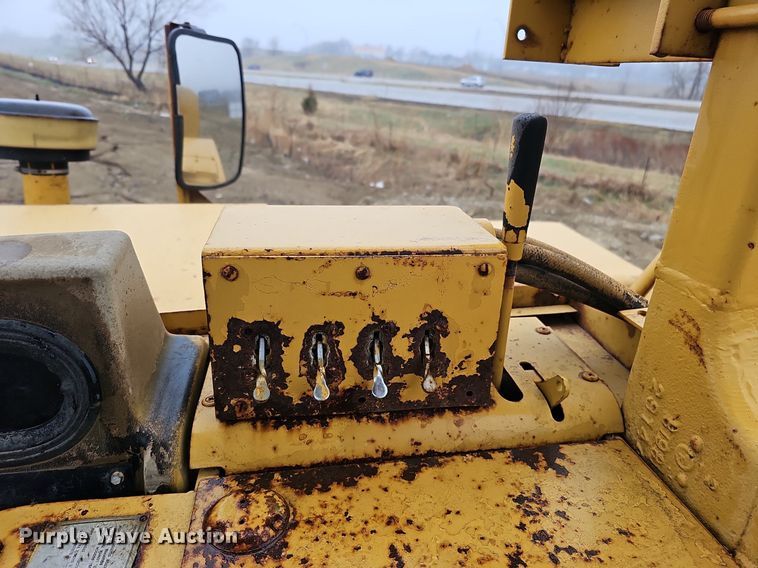 image for item DQ8666 1978 Caterpillar 613B water wagon