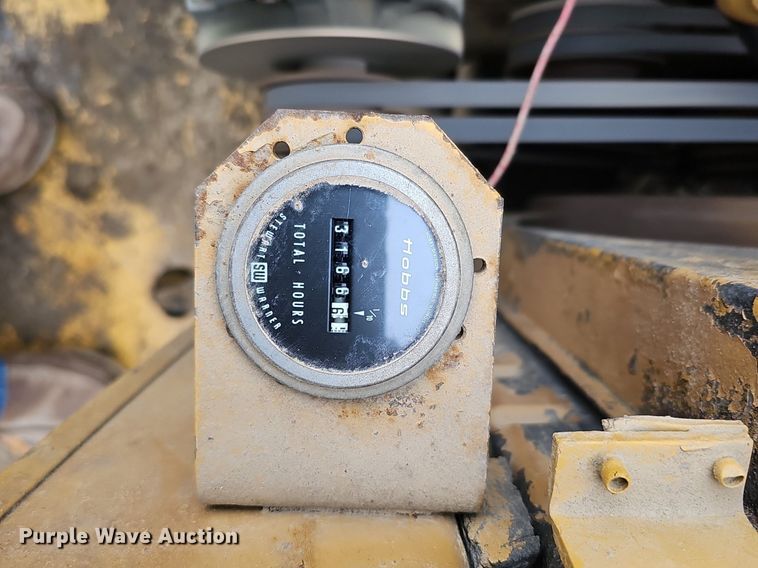 image for item DQ8666 1978 Caterpillar 613B water wagon