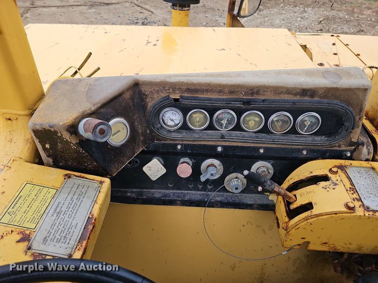 image for item DQ8666 1978 Caterpillar 613B water wagon