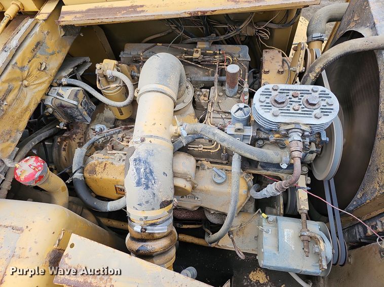 image for item DQ8666 1978 Caterpillar 613B water wagon