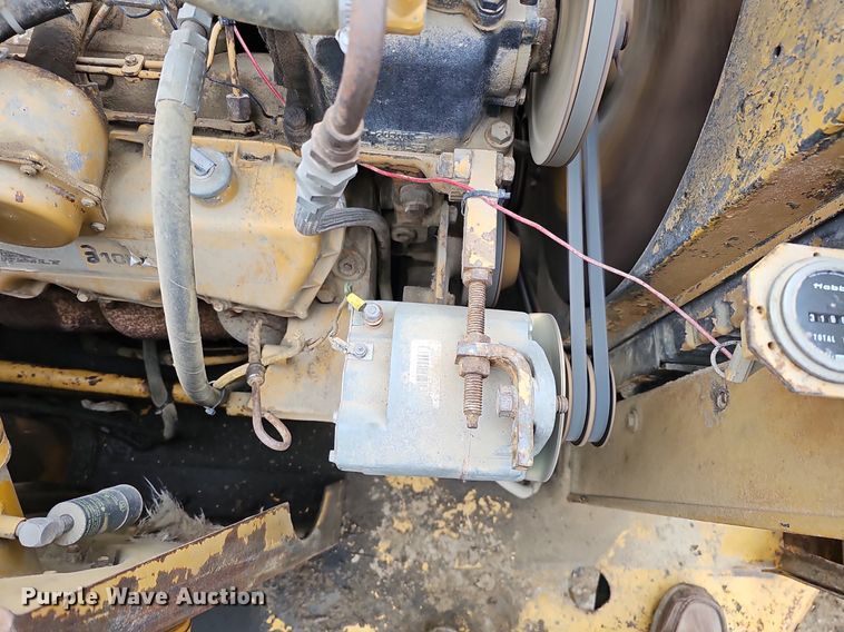 image for item DQ8666 1978 Caterpillar 613B water wagon