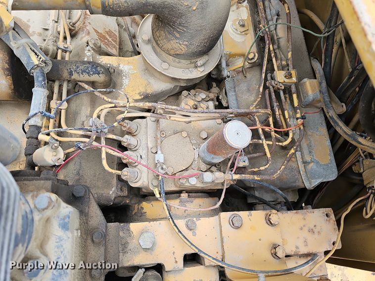 image for item DQ8666 1978 Caterpillar 613B water wagon