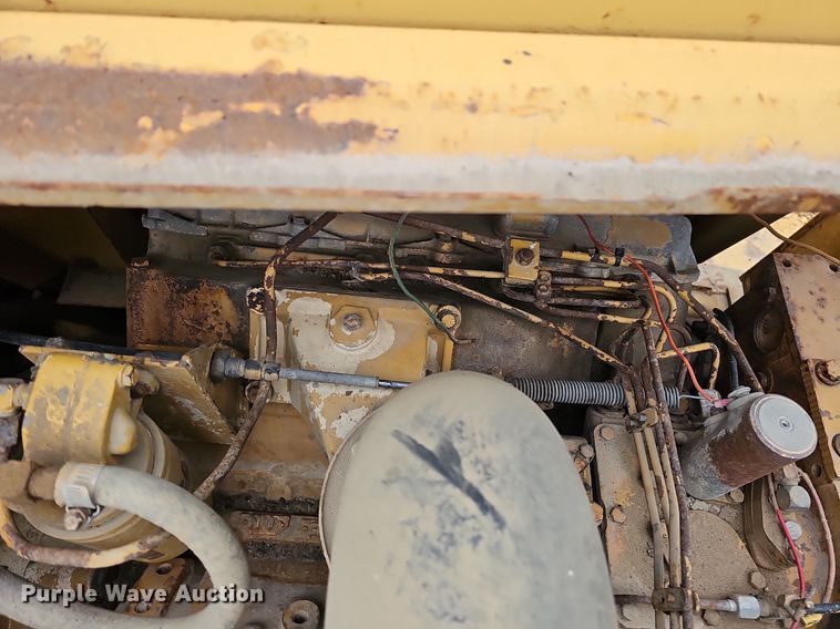 image for item DQ8666 1978 Caterpillar 613B water wagon