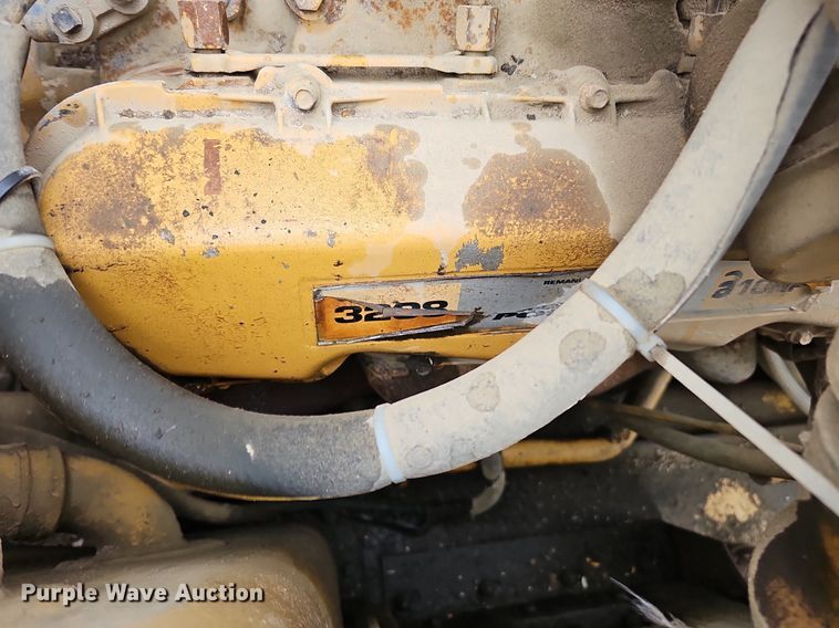 image for item DQ8666 1978 Caterpillar 613B water wagon