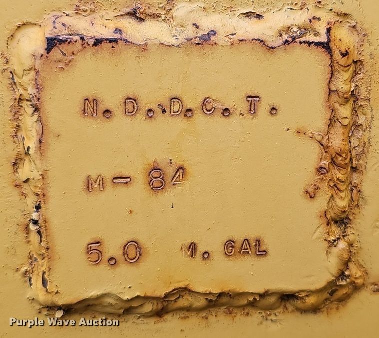 image for item DQ8666 1978 Caterpillar 613B water wagon